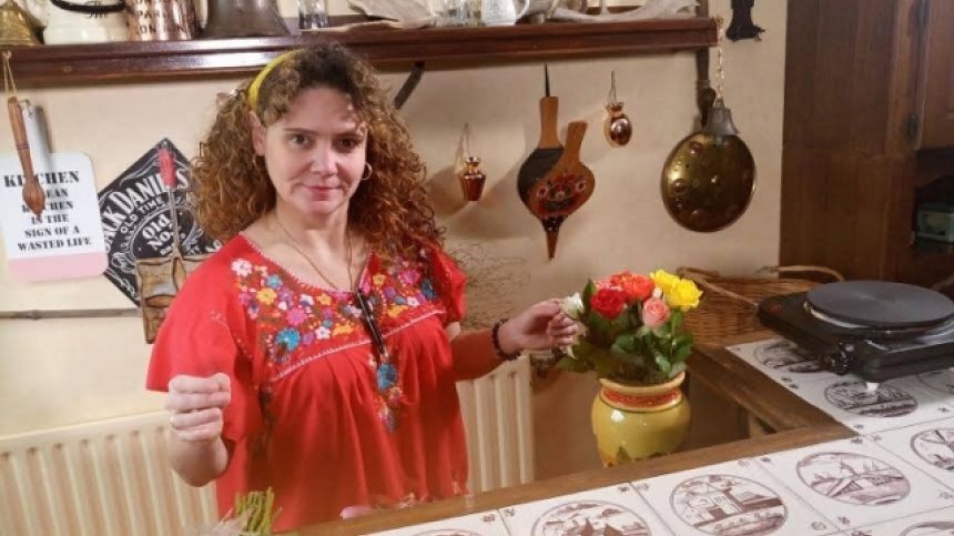 Джони де Бур показва изкуство в чинията в следващия епизод на "С черпак в куфара"