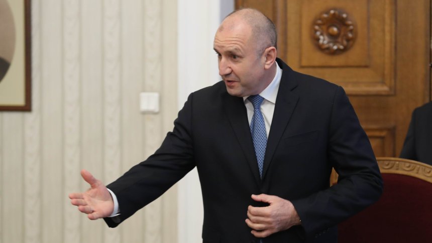 Радев връчва на ГЕРБ първия мандат за правителство в понеделник