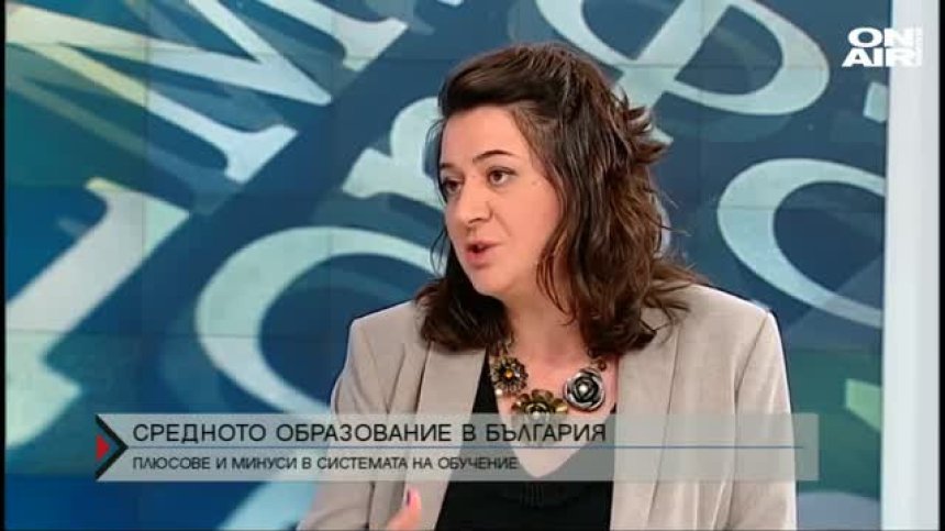 Учениците и студентите, които напускат образованието, намаляват
