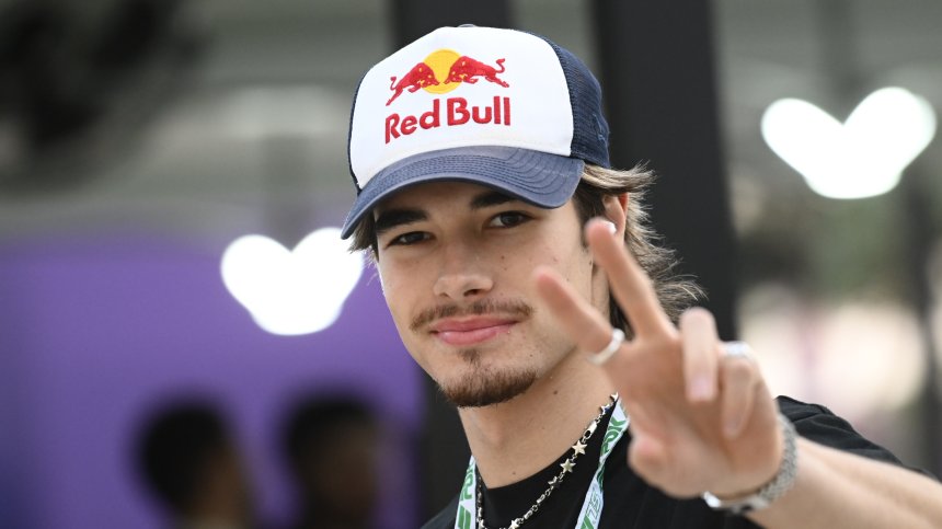 Никола Цолов дебютира във Формула 2 на пистата Лусаил