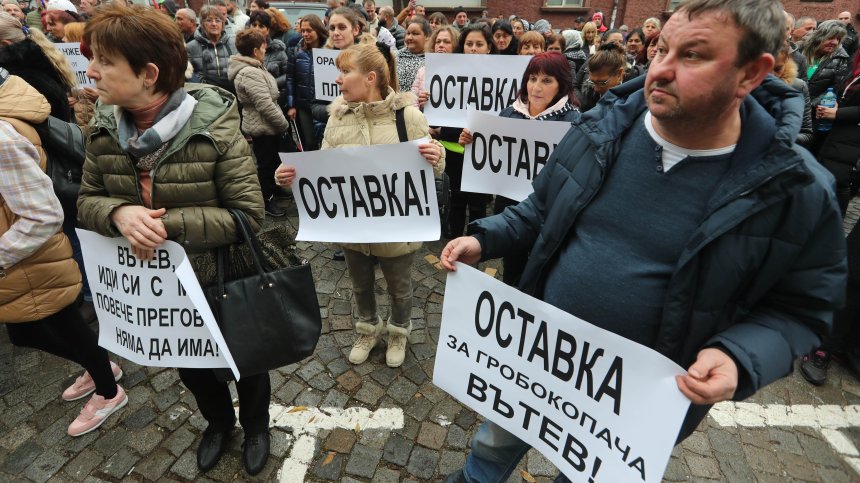 Земеделци и животновъди излязоха на протест, искат оставката на ресорния министър