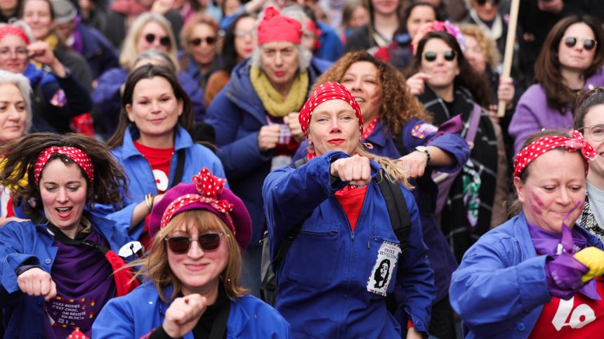 "Инвестирайте в жените": Масови демонстрации по света срещу насилието и сексизма