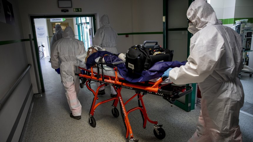 Премиерът на Чехия: Правителството допусна грешки с овладяването на пандемията