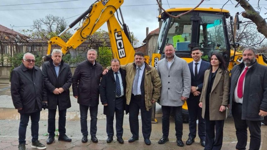 След 18 години без вода - Атанас Зафиров откри новия водопровод в Едрево