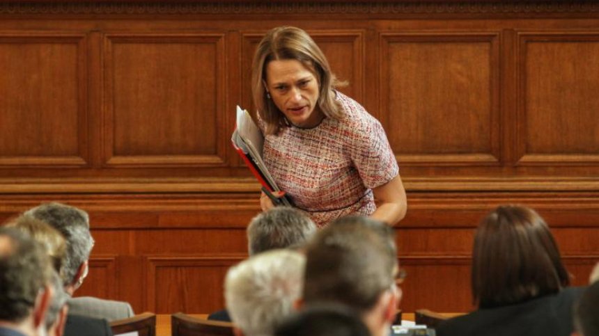 След упреци и скандали: Депутатите все пак ще гласуват кабинета "Николов"
