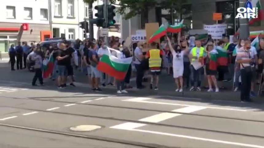 Нашенци в Брюксел и Франкфурт се присъединиха към протестите зад граница (+Видео)
