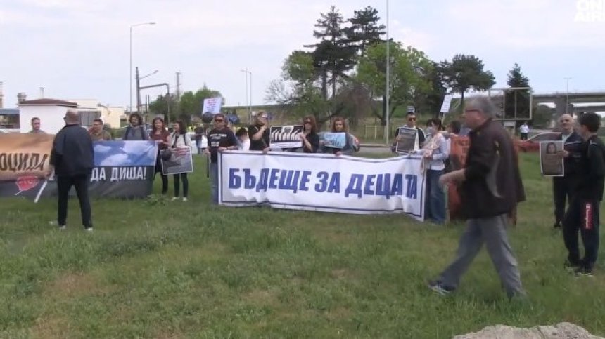 Блокада на Дунав мост при Русе с искане за чист въздух и безопасни пътища 