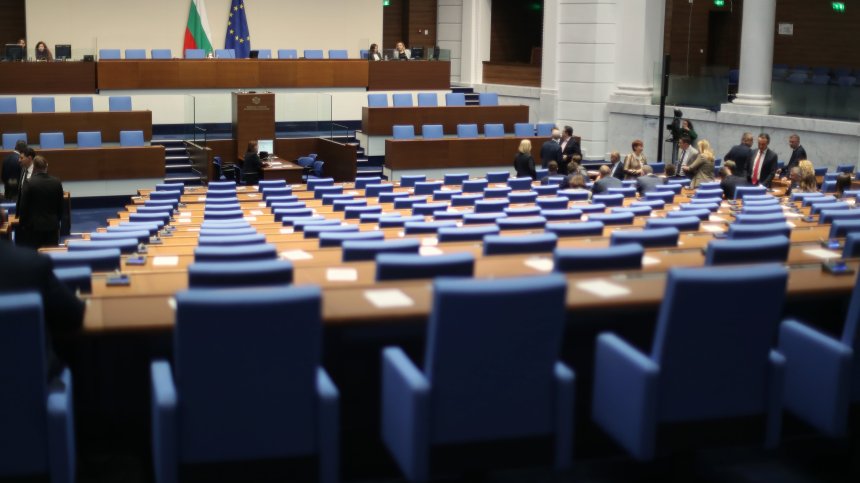 Парламентът блокиран: Няма правен срок за възстановяване на кворума