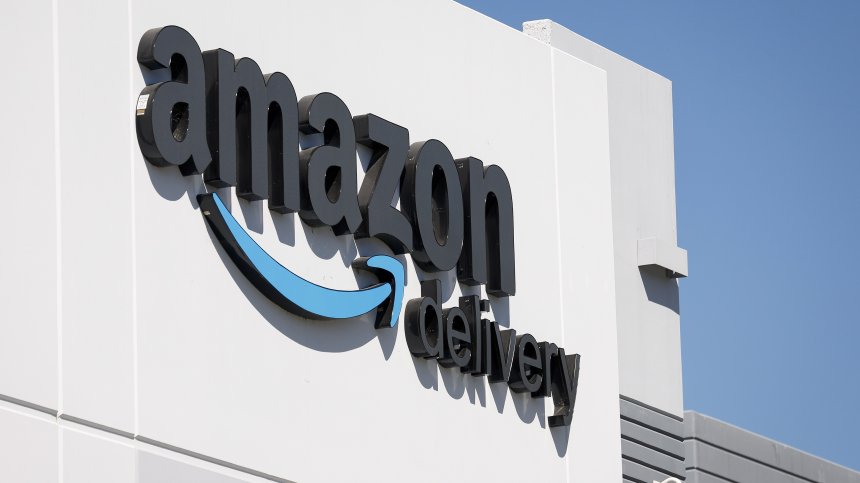 САЩ съдят Amazon, искат онлайн търговецът да продаде активи