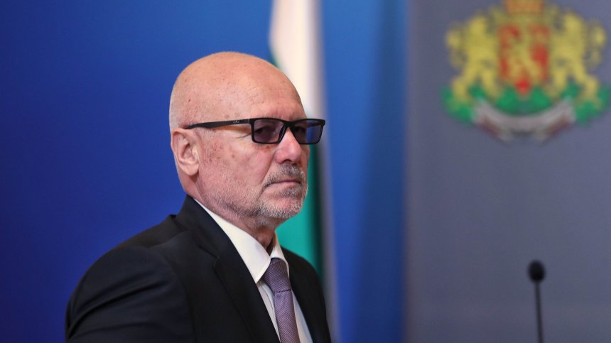 Министър Тагарев: Изтичането на информация за Зеленски може да отмени визитата