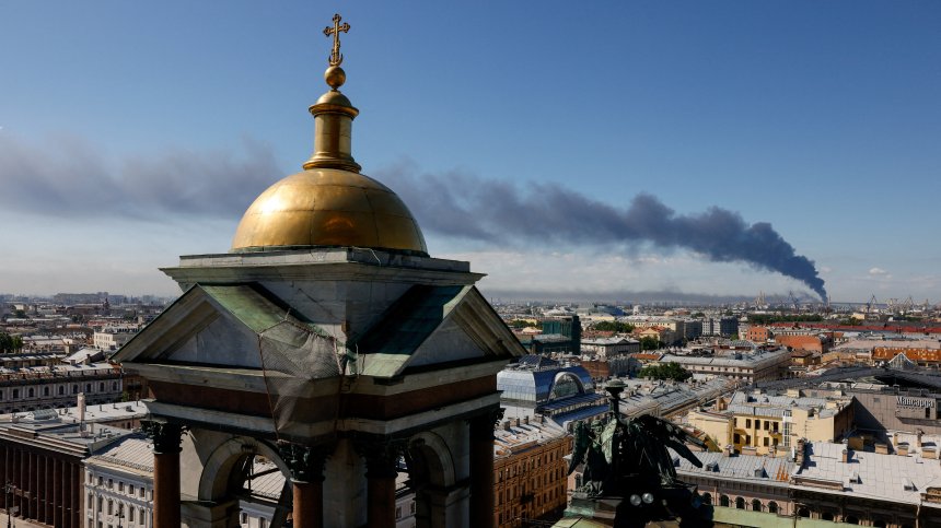 Дронове разтърсиха Санкт Петербург в деня на форума с Путин