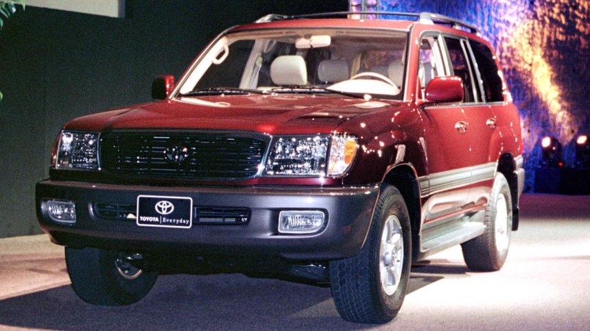 Плаващ автомобил: Toyota създаде модела Amphicruiser (Видео)