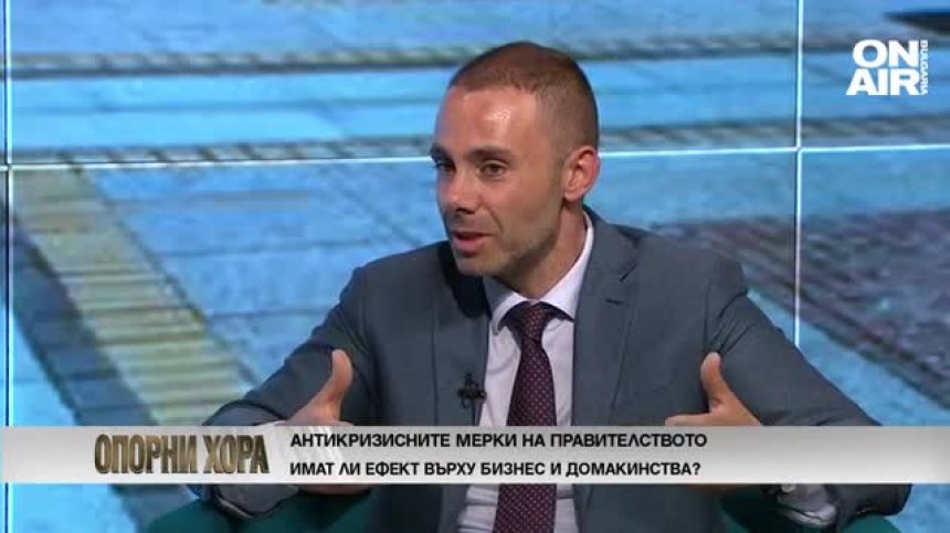 Александър Ненков: Правителството става страхливо, харчи панически пари