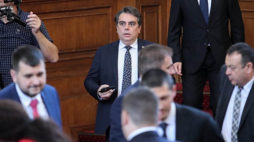 Асен Василев: Гарантираме социалните плащания, има средства за общините и НЗОК