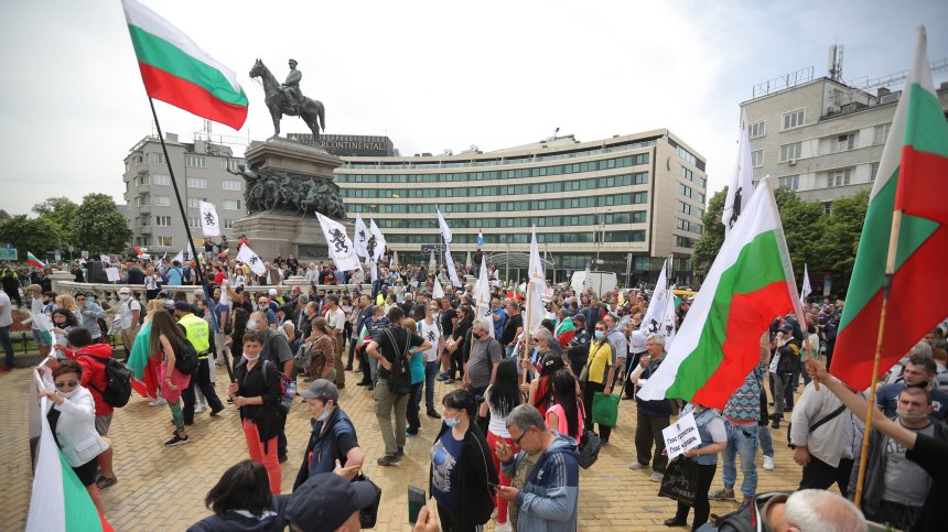 7 мъже и една жена са задържаните на протеста в София