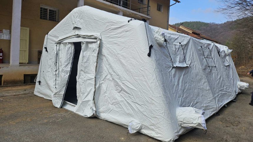 Пълним складовете на "Държавния резерв" с последно поколение палатки за бедствия (+СНИМКИ)