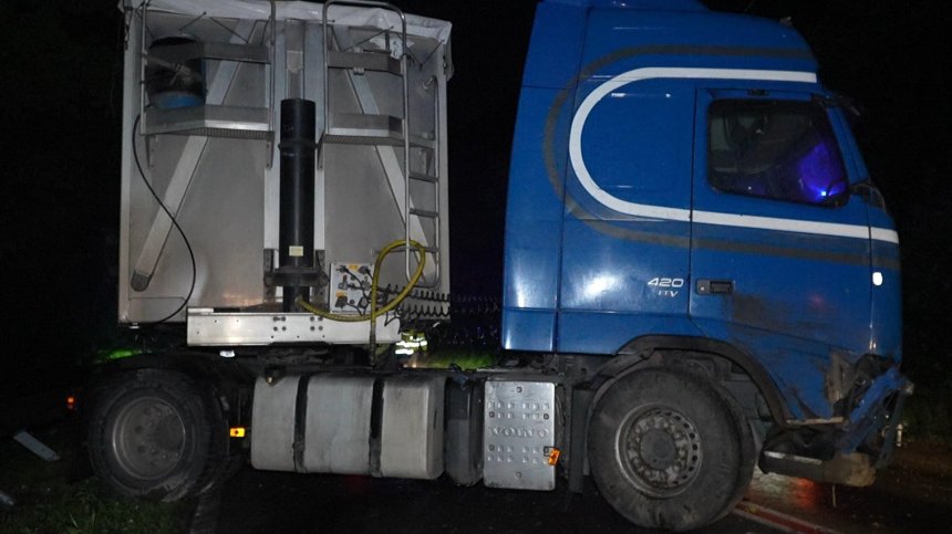 Обърнал се ТИР блокира пътя Петрич - Тополница