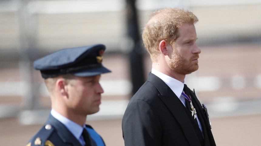 Принц Уилям не иска Хари на коронацията си