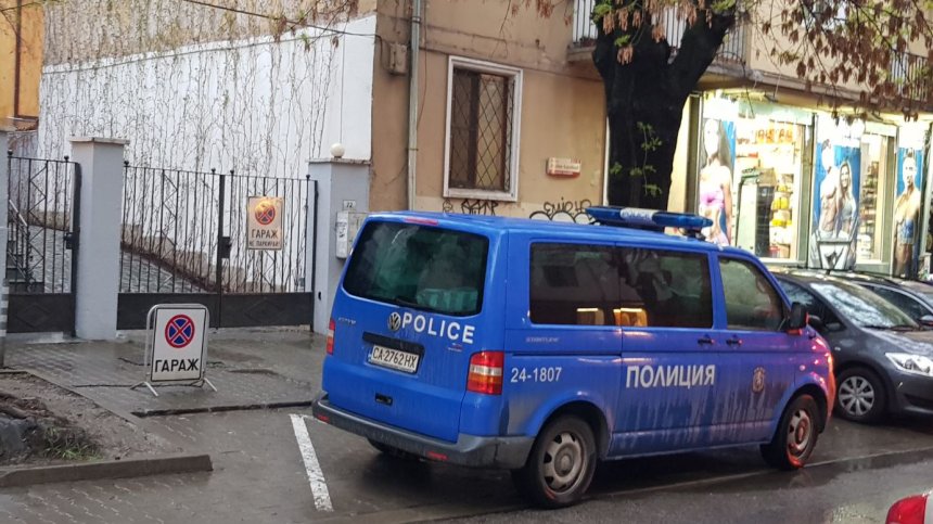 Обискираха домовете на Кристиан Николов и приятелите му, търсиха дрога