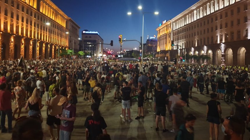Жандармерия пред МС, има ранени полицаи и протестиращи (ОБНОВЕНА)
