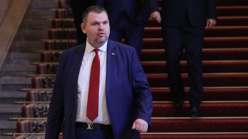 Делян Пеевски настоява за драконовски правила за тротинетки в населените места