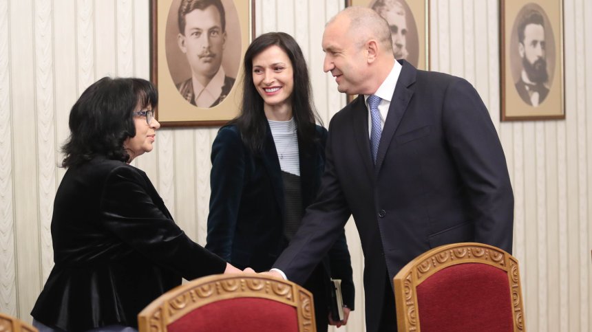 Радев към ГЕРБ: Комуникацията между партиите съживи призрака&nbsp;на предсрочните избори
