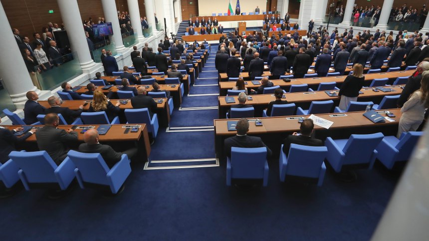 Депутатите се въртят в омагьосан кръг от срещи в опит да намерят шеф на НС