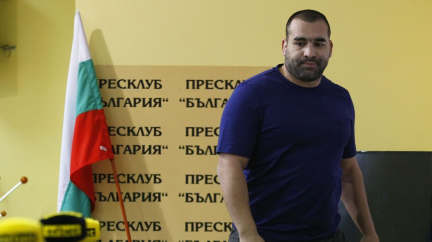 Молдовски "Кинг Конг" отнесе Багата, пета загуба за българина в UFC