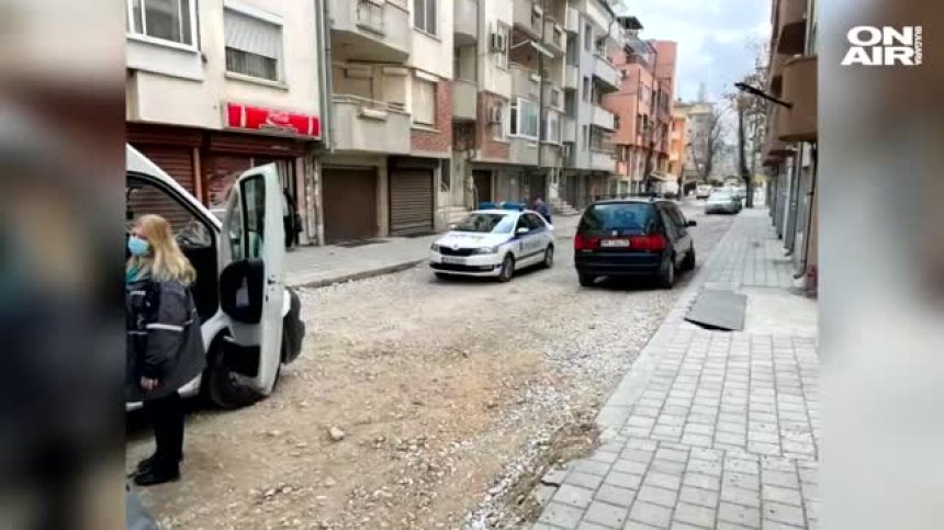 Новоремонтиран тротоар пропадна под краката на мъж в Пловдив