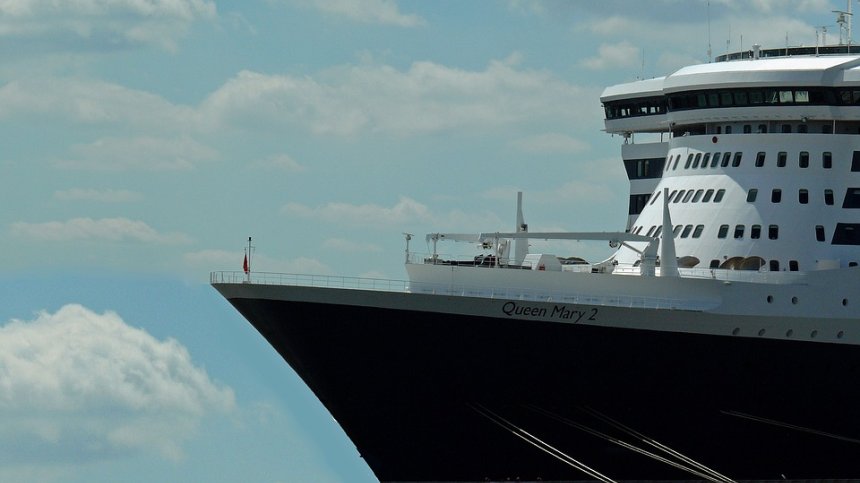 Лайнерът Queen Mary 2 - първи в състезание