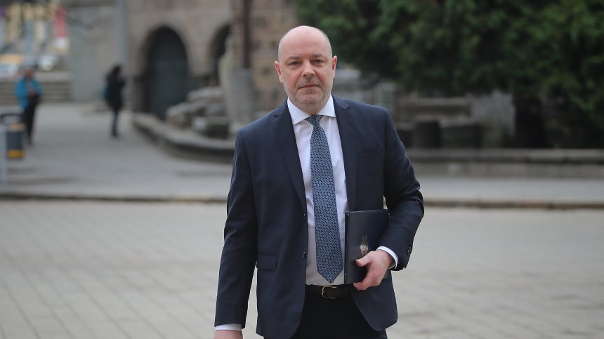 Янев бави отговора си за проектокабинета "Габровски", от ДПС са склонни да го подкрепят