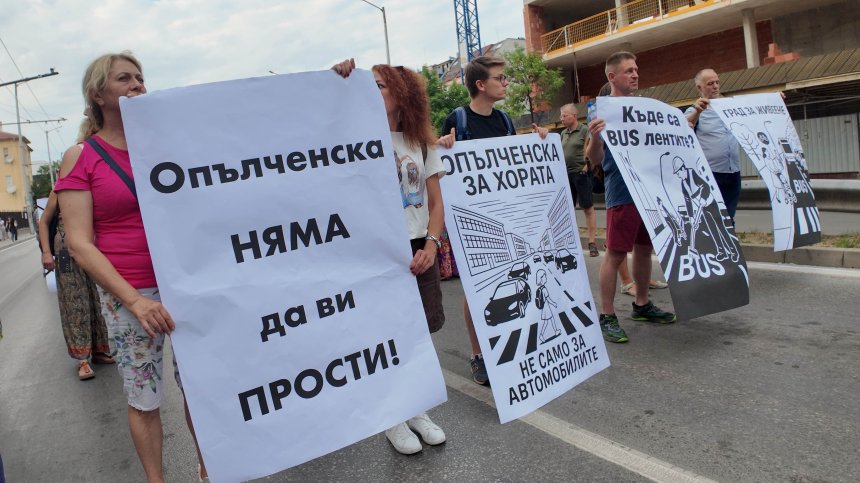 Пореден протест заради ремонта на ул. "Опълченска" в София (СНИМКИ)