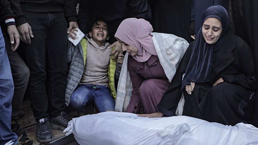 Кой ще живее и кой ще умре: Изборът е на лекари в Газа, които са в Ада за медиците