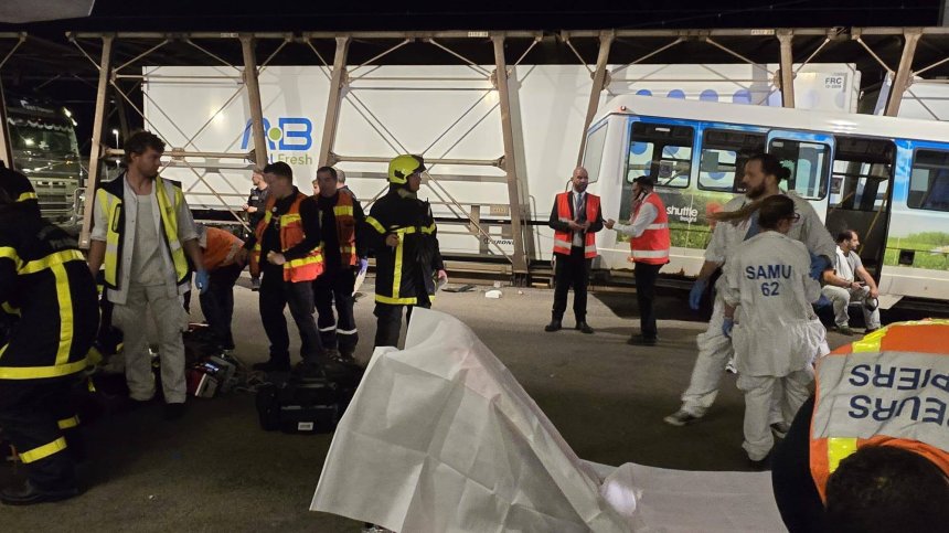 19 души пострадаха при катастрофа между микробус и влак в тунела под Ламанша