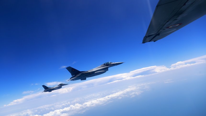 Изтребители на НАТО подгониха руски самолети над Балтийско море