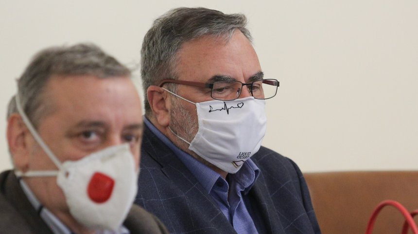 Щабът: Ситуацията е сложна, връщаме маските на закрито (+Видео)
