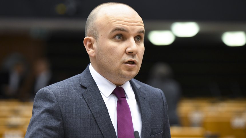 Евродепутатът Кючук поиска отлагане на доклада за Северна Македония