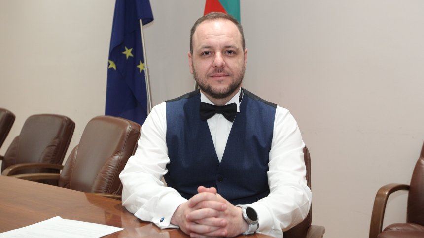 Министърът на околната среда и водите Борислав Сандов със специално интервю за Investor.bg