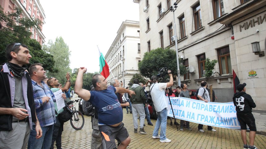 Протестиращите в София смениха тактиката
