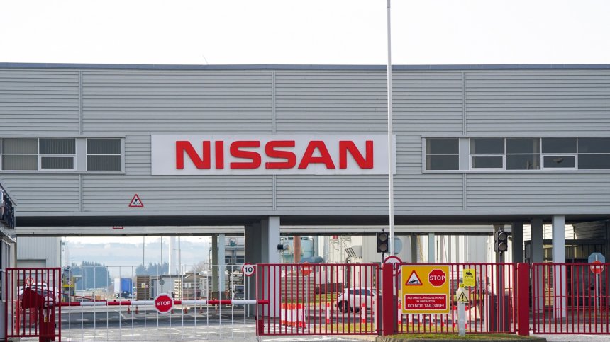 Nissan съкращава почти всичките си работници във фабриките в САЩ