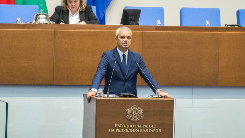 Костадин Костадинов зове за революция от трибуната на парламента