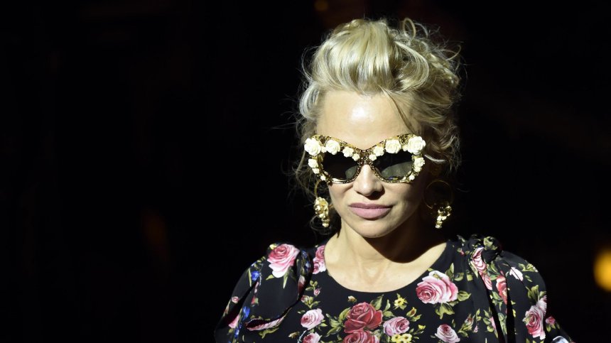 Памела Андерсън: Хванах Джак Никълсън да прави тройка във вилата на Playboy