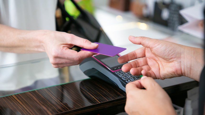 Revolut закрива левовите сметки на българите