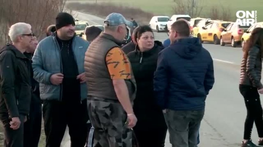 Протест във Враца след смъртта на таксиджия. Синът му: Тираджията ни се усмихна за извинение