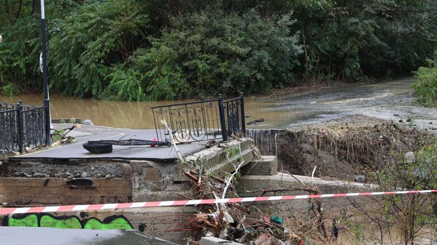 Започва обследването на язовири в Царево, търсят причините за повредата в стените