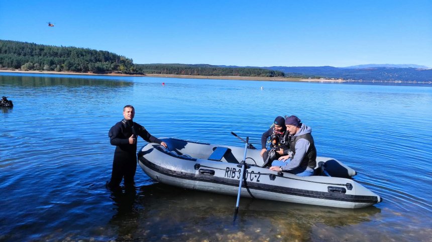 Откриха нефтен разлив в река Искър