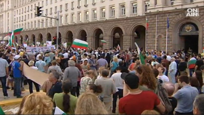 Три години след ДАНСwithme - защо са празни жълтите павета?