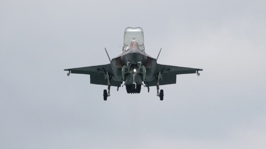 Американски изтребител F-35 се разби на писа в Юта, пилотът катапултира