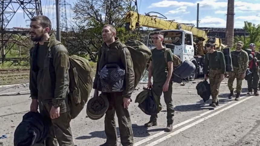 Държат бойците от "Азовстал" като военнопленници, Киев иска да ги размени с руски