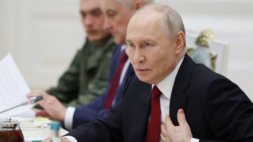 Путин съобщи за руски дронове с AI, Зеленски се похвали с прецизни удари